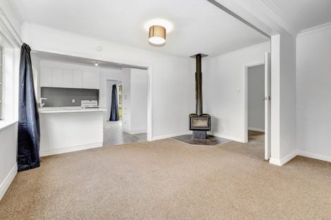 Photo of property in 48 Stokes Valley Road, Stokes Valley, Lower Hutt, 5019