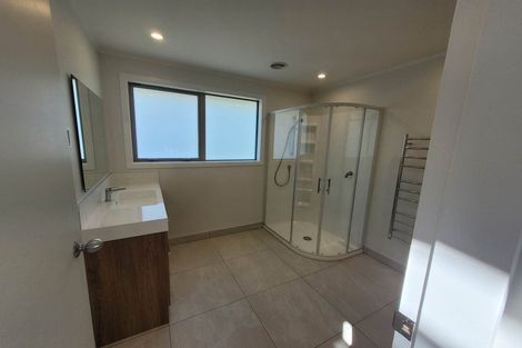 Photo of property in 3 Saint Aidans Way, Tawa, Wellington, 5028