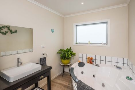 Photo of property in 208 Mazengarb Road, Paraparaumu, 5032