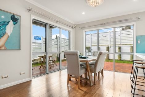 Photo of property in 436 East Coast Road, Windsor Park, Auckland, 0630