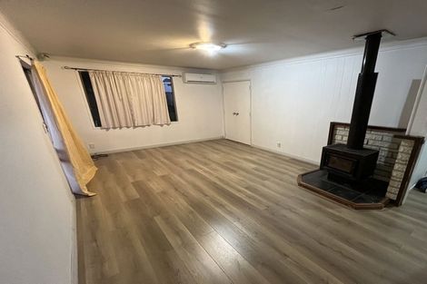 Photo of property in 16 Massine Place, Randwick Park, Auckland, 2105