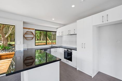 Photo of property in 121b Sunnyside Road, Sunnyvale, Auckland, 0612