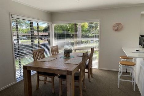 Photo of property in 7 Donzella Place, Conifer Grove, Takanini, 2112