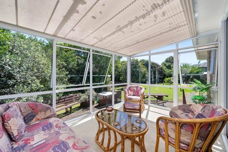 Photo of property in 68 Buscomb Avenue, Henderson, Auckland, 0610