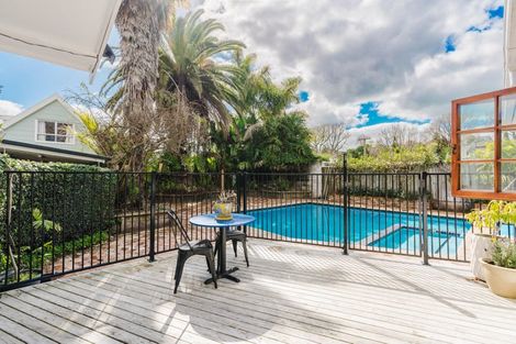 Photo of property in 8 Riro Street, Hamilton East, Hamilton, 3216