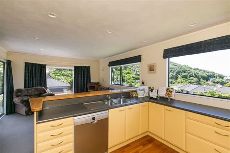 Photo of property in 74 Amapur Drive, Khandallah, Wellington, 6035