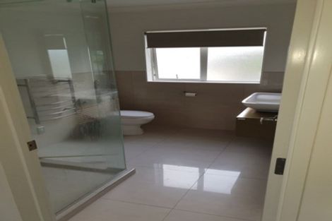 Photo of property in 106 Lake Panorama Drive, Henderson Valley, Auckland, 0612