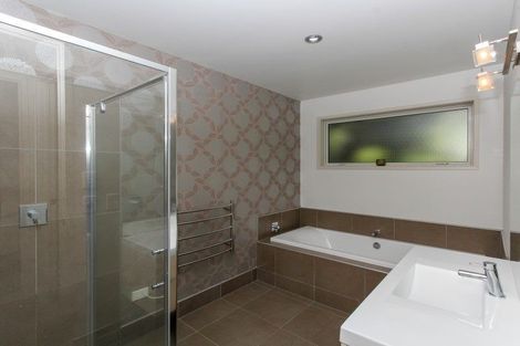 Photo of property in 4 Links Drive, Waiwhakaiho, New Plymouth, 4312