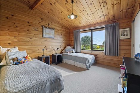 Photo of property in 6 Byron Place, Whalers Gate, New Plymouth, 4310