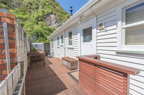 Photo of property in 85 Breaker Bay Road, Breaker Bay, Wellington, 6022