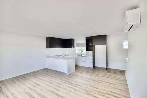 Photo of property in 3/94 Target Road, Totara Vale, Auckland, 0629
