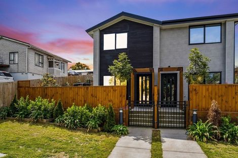 Photo of property in 2/102 Millbrook Road, Sunnyvale, Auckland, 0612
