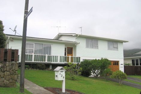 Photo of property in 129 Taylor Terrace, Tawa, Wellington, 5028