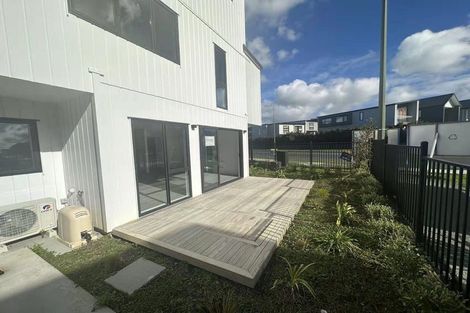Photo of property in 1 Dotterel Place, Westgate, Auckland, 0614