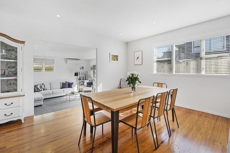 Photo of property in 27a Mexted Terrace, Tawa, Wellington, 5028