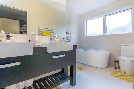 Photo of property in 18 Golden Morning Drive, Albany Heights, Auckland, 0632