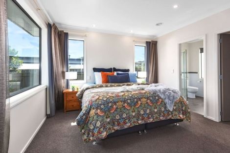 Photo of property in 32 Sumner Terrace, Aotea, Porirua, 5024