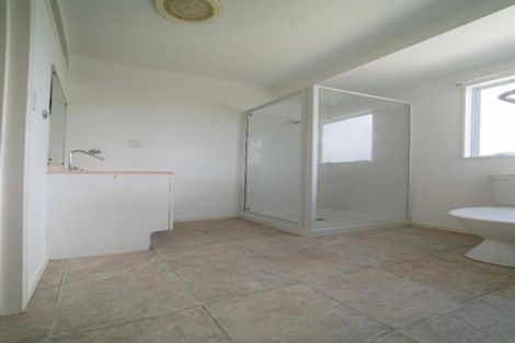 Photo of property in 11 Worthington Place, West Harbour, Auckland, 0618