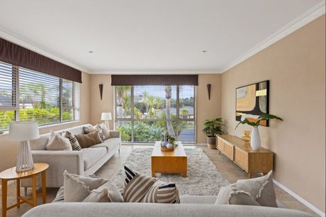 Photo of property in 52 Grovenor Drive, Orewa, 0931