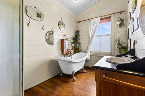 Photo of property in 18 Lee Road, Taradale, Napier, 4112