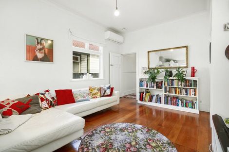 Photo of property in 129 Onepu Road, Lyall Bay, Wellington, 6022