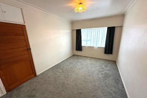 Photo of property in 4 Takapu Street, Henderson, Auckland, 0612