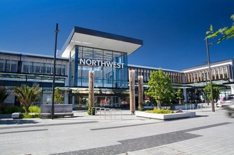 Photo of property in 21 Vogwill Road, Kumeu, 0810