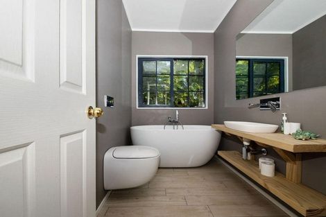 Photo of property in 24 Valley Road, Titirangi, Auckland, 0604