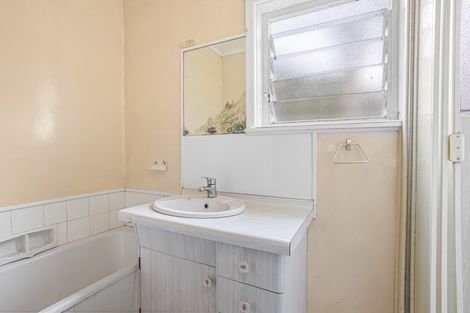 Photo of property in 59 Sylvan Avenue, Northcote, Auckland, 0627