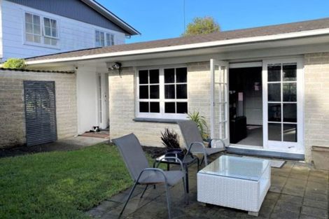 Photo of property in 3/220 East Coast Road, Forrest Hill, Auckland, 0620