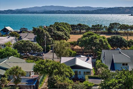 Photo of property in 107 Oroua Street, Eastbourne, Lower Hutt, 5013