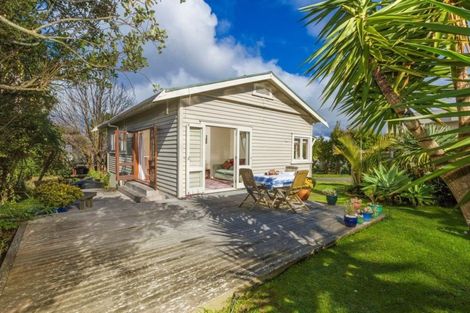 Photo of property in 72 Carlisle Road, Browns Bay, Auckland, 0632