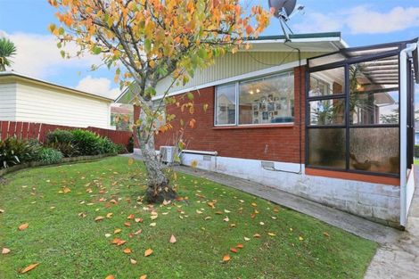 Photo of property in 2/7 Ian Place, Glendene, Auckland, 0602