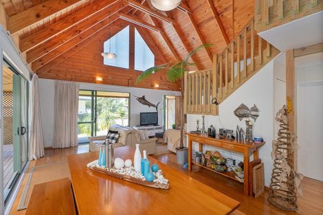 Photo of property in 12 Cathedral Court, Hahei, Whitianga, 3591