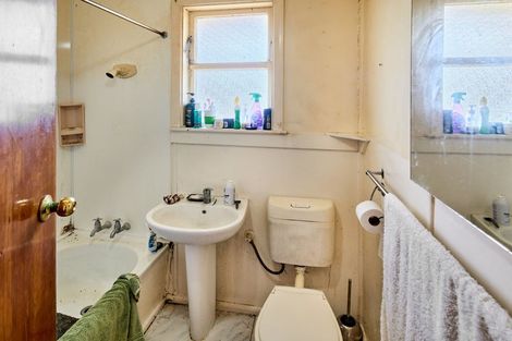 Photo of property in 34a Lyndhurst Road, Tawa, Wellington, 5028