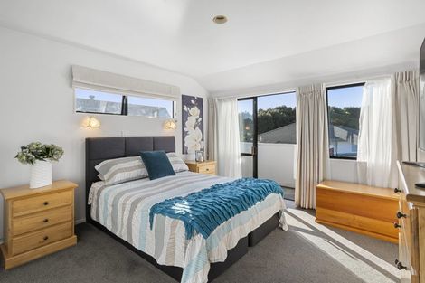 Photo of property in 1/42 Headcorn Place, Botany Downs, Auckland, 2010