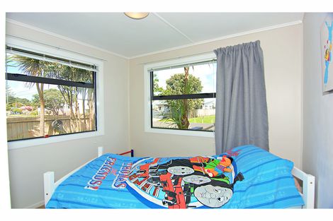 Photo of property in 18 Ronald Avenue, Glenbrook, Waiuku, 2681
