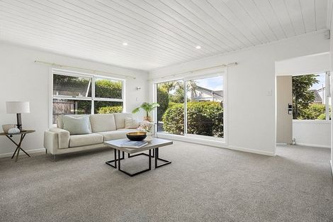 Photo of property in 2/24 Mariposa Crescent, Birkenhead, Auckland, 0626