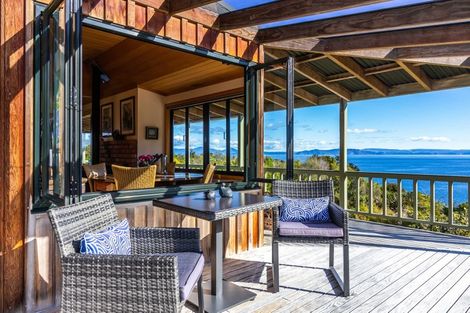 Photo of property in 18 Whakamoenga Point, Acacia Bay, Taupo, 3385