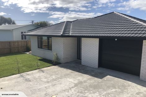 Photo of property in 30 Queenwood Road, Levin, 5510