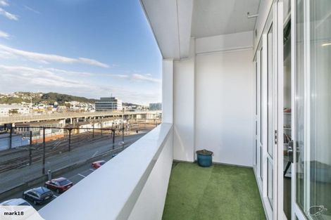 Photo of property in Stadium Garden Flats, 212/107 Thorndon Quay, Pipitea, Wellington, 6011