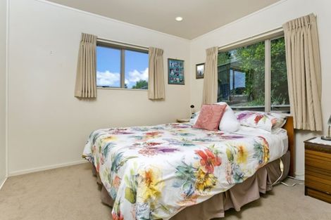 Photo of property in 8 Falstone Lane, Browns Bay, Auckland, 0630