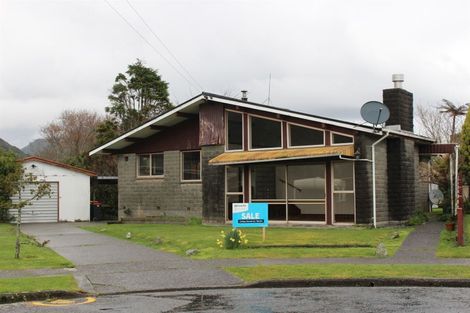 Photo of property in 10 Dupre Place, Cobden, Greymouth, 7802