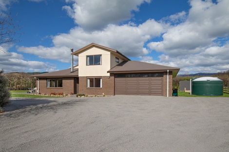 Photo of property in 370 Tararua Road, Levin, 5571