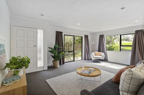 Photo of property in 30 Beechdale Crescent, Pakuranga Heights, Auckland, 2010