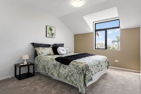 Photo of property in 3/8 Tuscany Way, Te Atatu Peninsula, Auckland, 0610