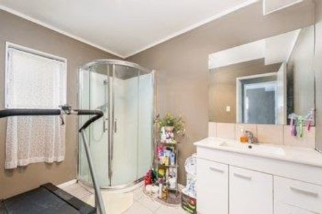 Photo of property in 12a Sabulite Road, Kelston, Auckland, 0602