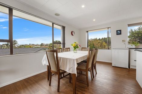 Photo of property in 13 Winstone Place, Highlands Park, New Plymouth, 4312