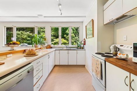 Photo of property in 4 Tranquil Glade, Hillcrest, Auckland, 0627