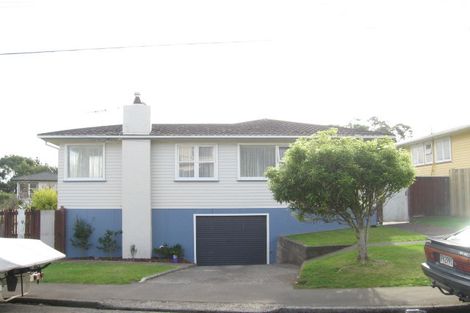 Photo of property in 18 Alder Place, Newlands, Wellington, 6037